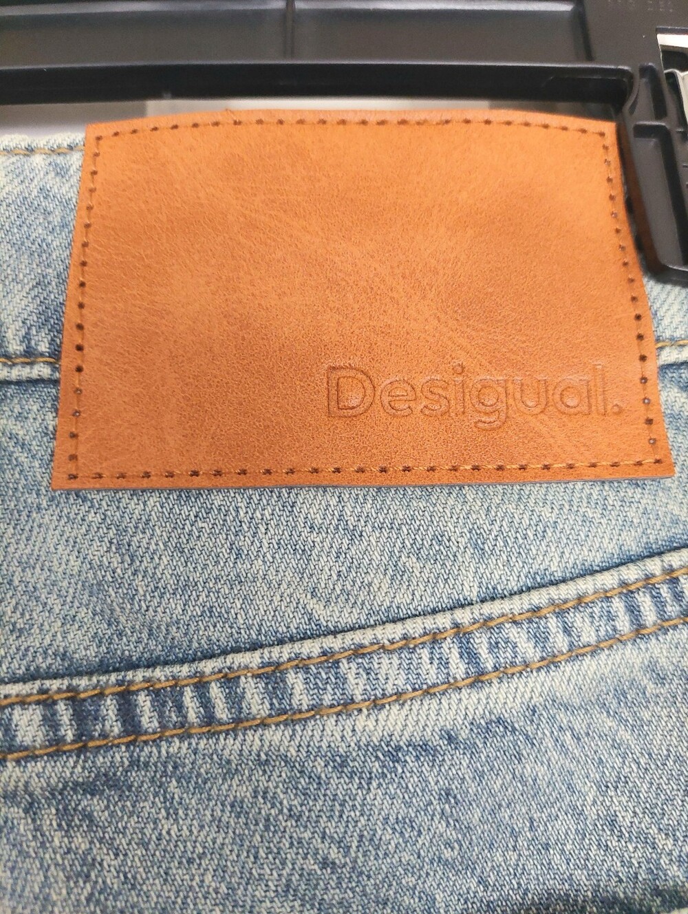 Desigual Jeans With Flower Topstitching SS26 Collection (Size 34/US 2) NWT - Picture 9 of 15